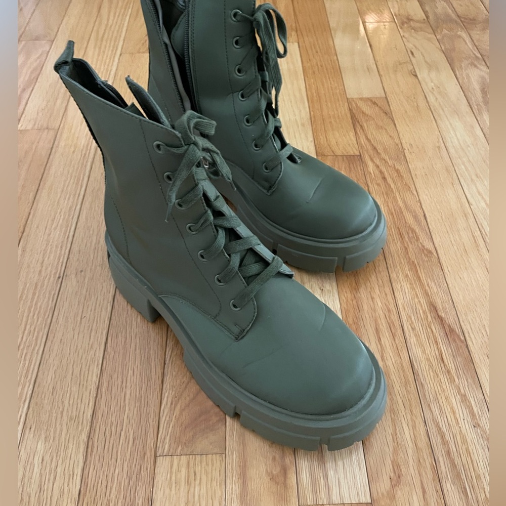 Green boots with chunk heel / womens size 11